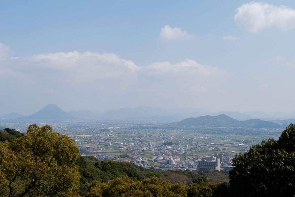 Kotohira from the shrine a must do for digital nomad in Kotohira
©Manon Mathieu