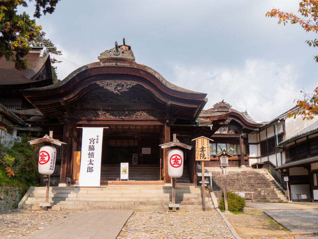 Entrance of Omoteshoin ©Manon Mathieu