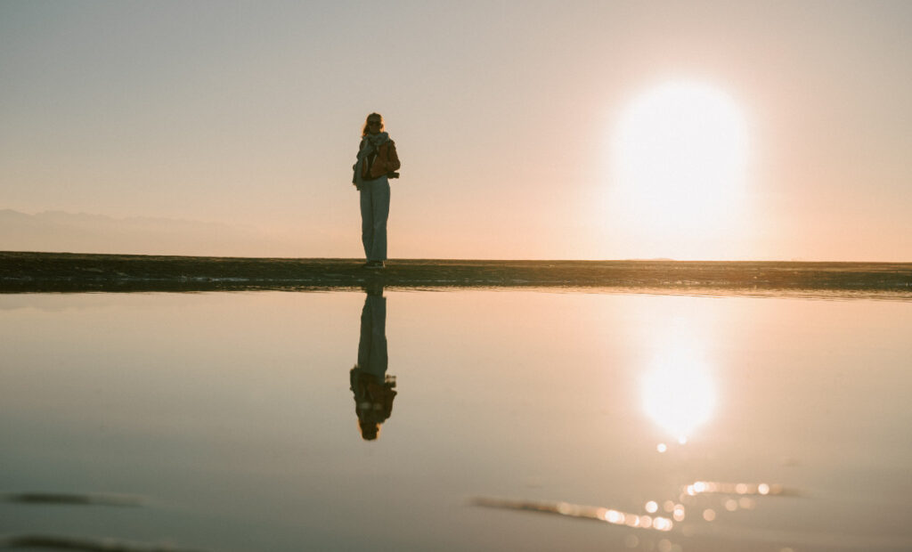 Sunset at Chichibugahama beach with Manon Mathieu and ©Chebi Nagai