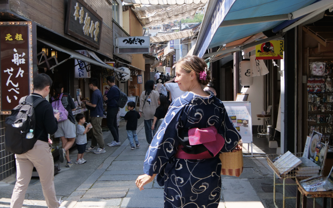 Kimono in Kotohira: Fujitaya Dress Up Experience