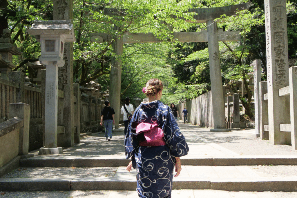 A Kimono inside Kotohira ©Manon Mathieu