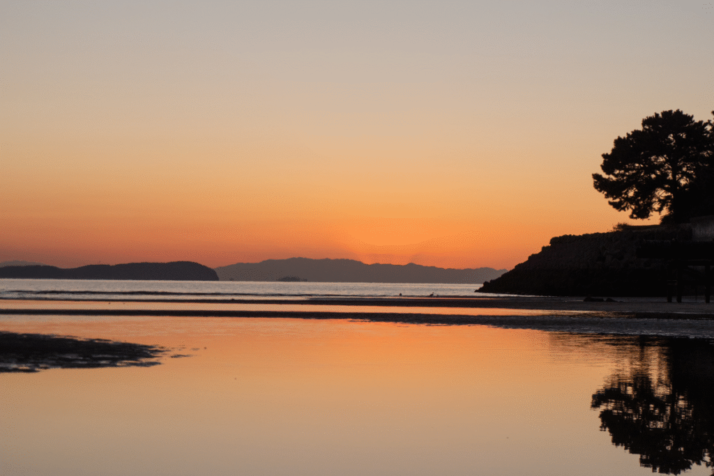 Sunset time at low tide at Chichibugahama beach. ©Manon Mathieu