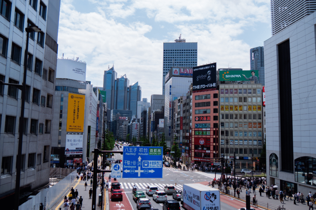 Vibrant street of Tokyo ©Manon Mathieu