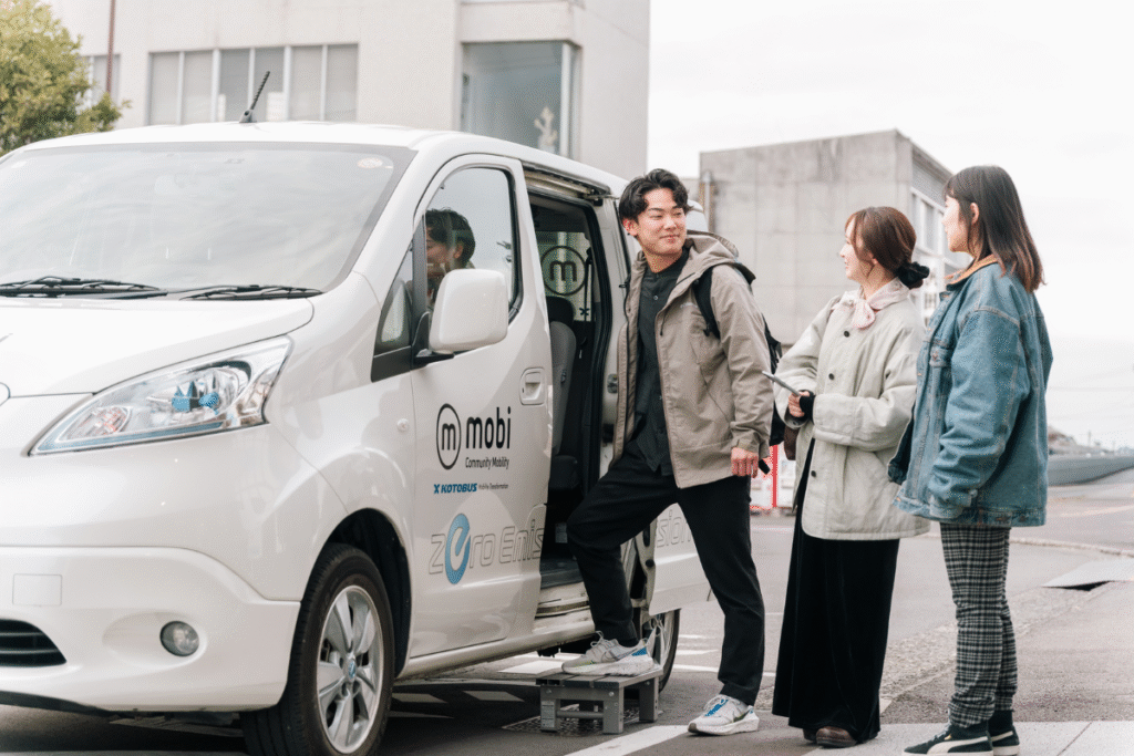 Mobi Kotohira, an easy way to move around town or shopping ©Chebi Nagai