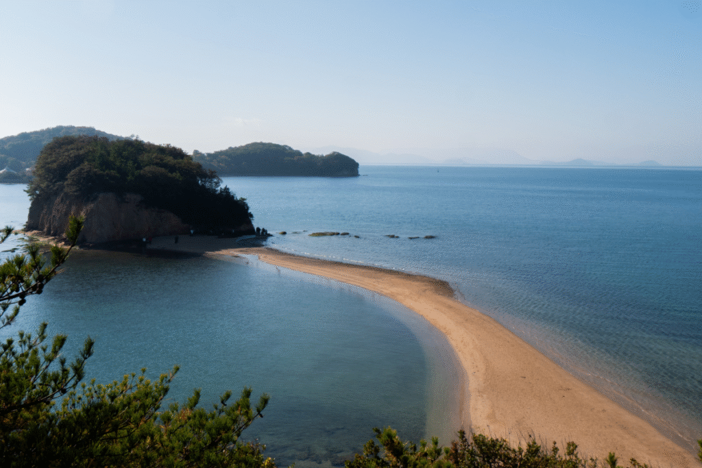Beautiful Angel Road from the viewpoint ©Manon Mathieu