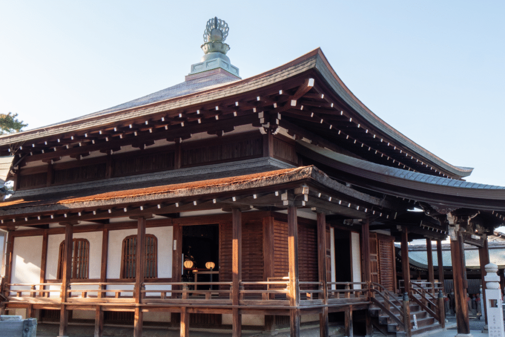 Visit Zentsuji temple from Kotohira ©Manon Mathieu
